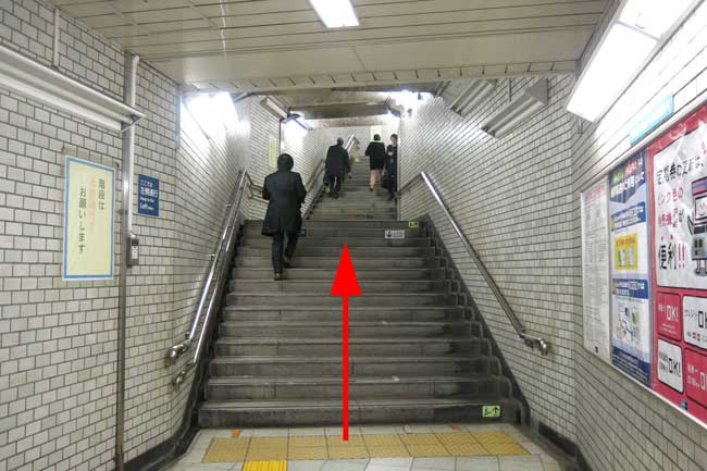 小伝馬町駅北千住方面ホームから4