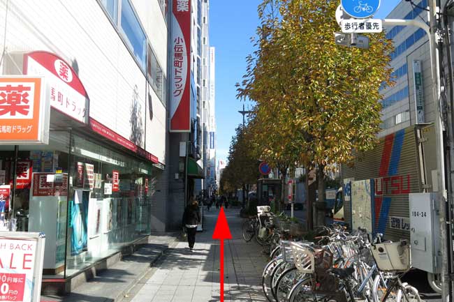 小伝馬町駅の2番出口からの経路写真