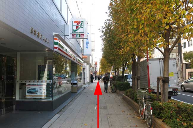 小伝馬町駅の2番出口からの経路写真