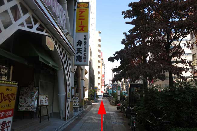小伝馬町駅の2番出口からの経路写真