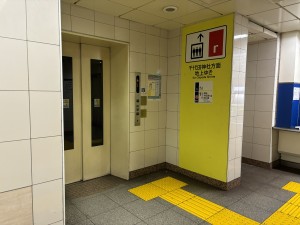 千代田神社方面地上ゆきエレベーター